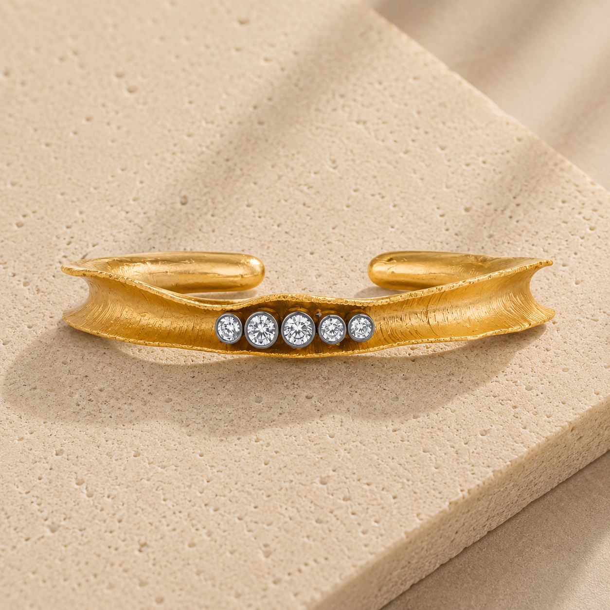 CORE | RIVERBANK OPEN BANGLES