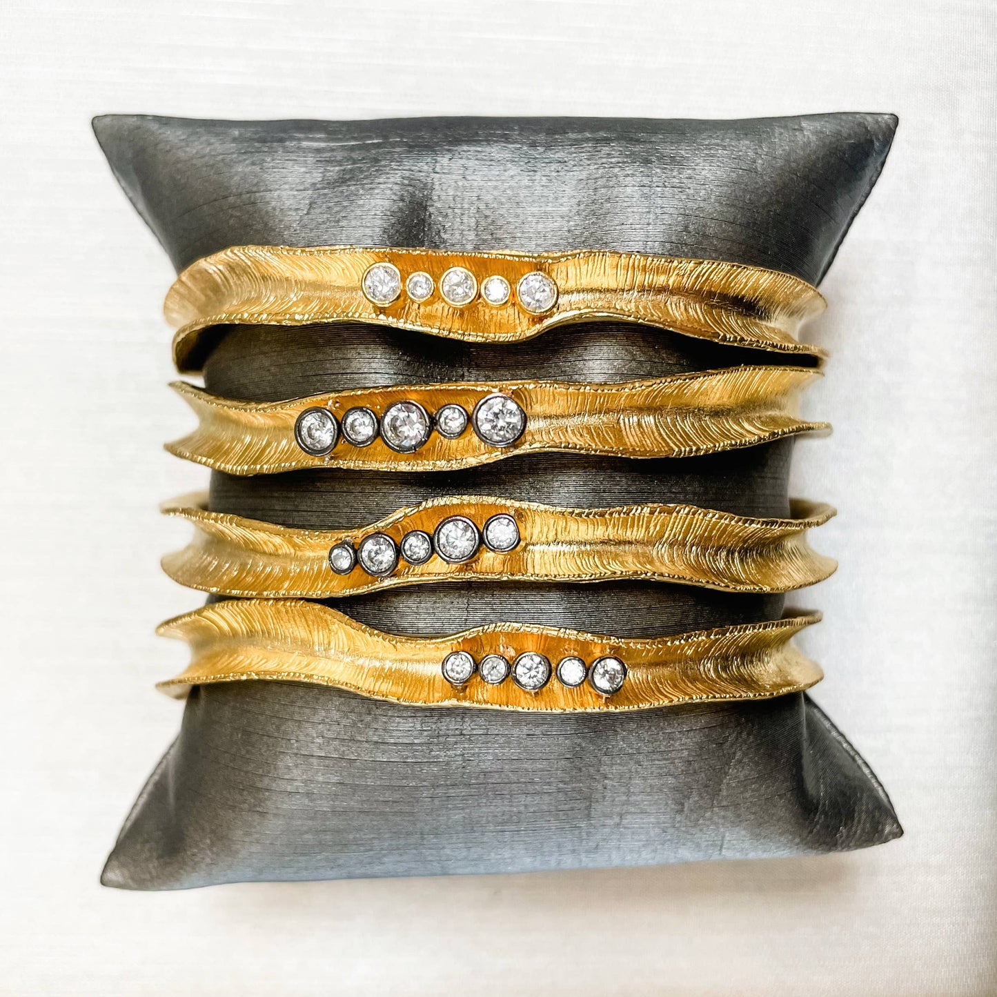 CORE | RIVERBANK OPEN BANGLES